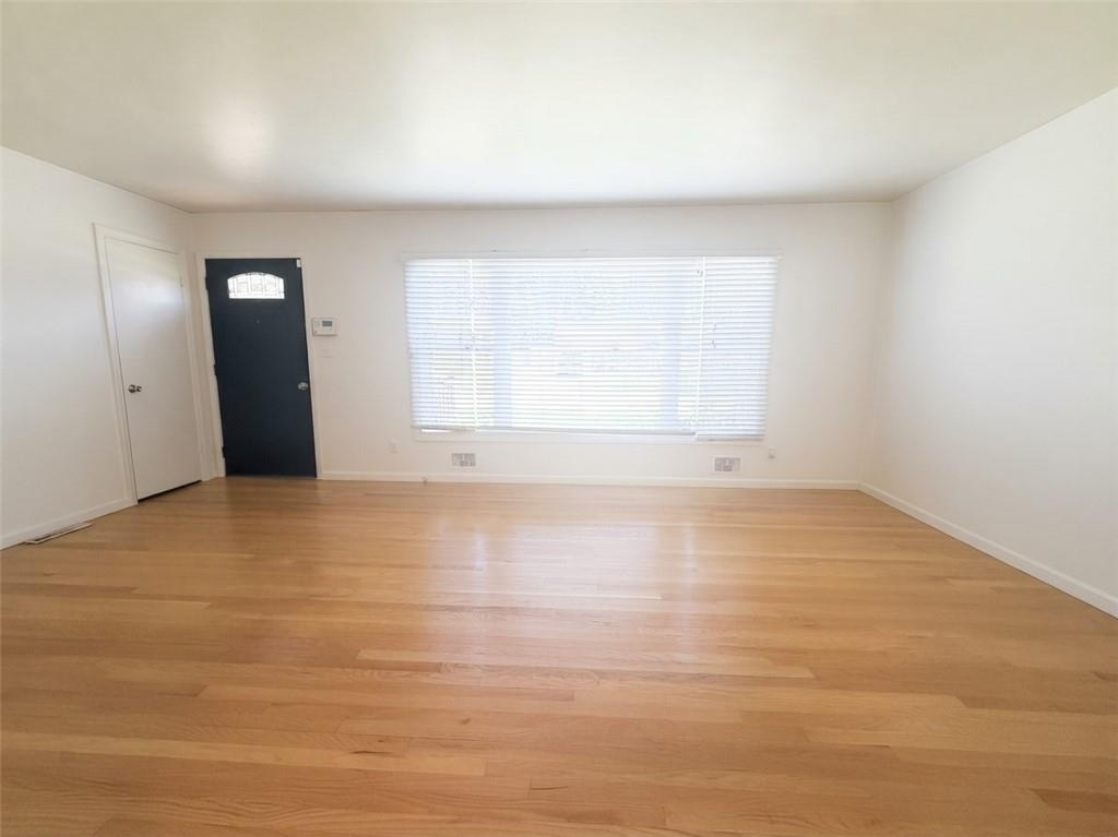 Photo 5 of 4720 S Crysler Drive