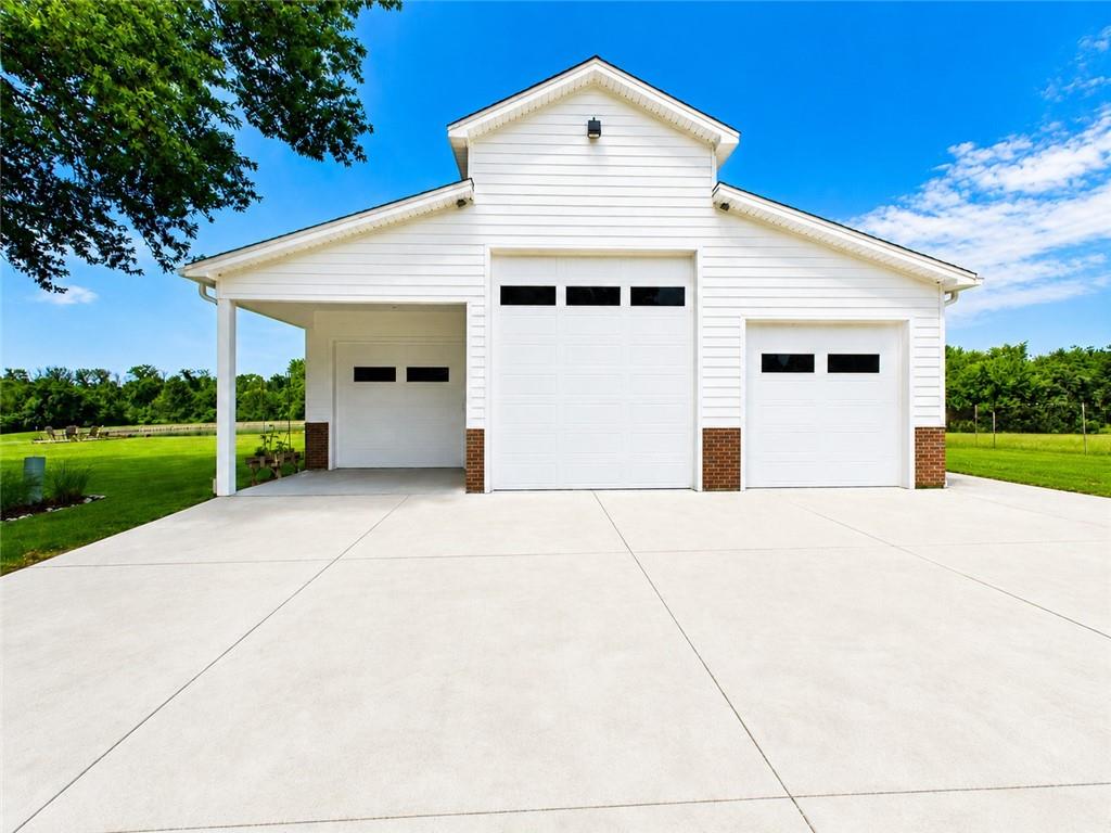 Photo 3 of 3318 S Bellechase Drive