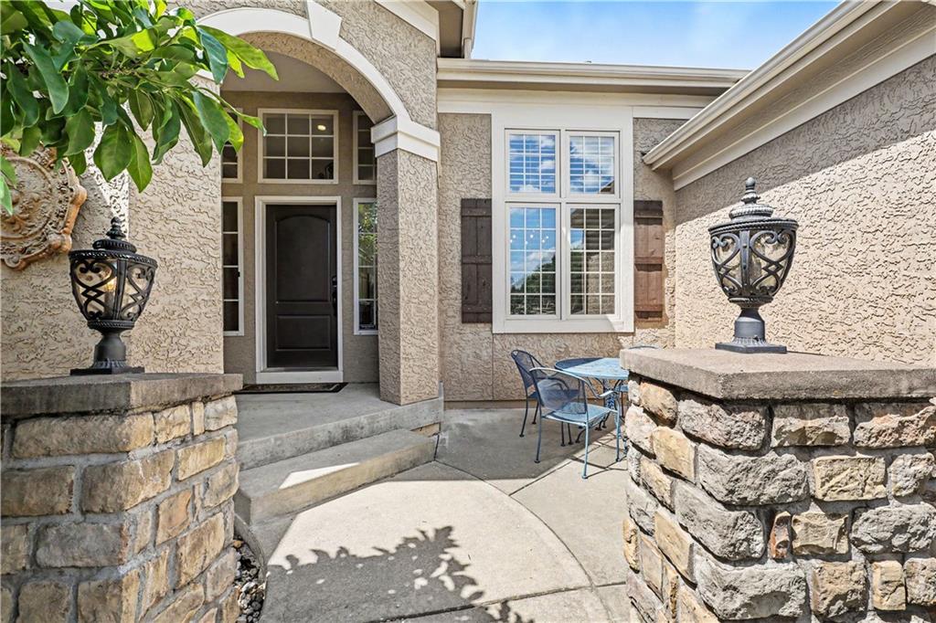 Photo 4 of 1616 NE Daltons Ridge Drive