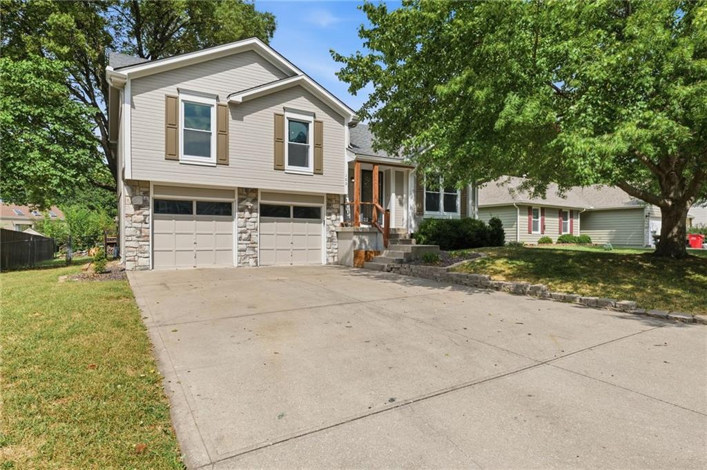 Photo of 105 SE HARVARD Drive