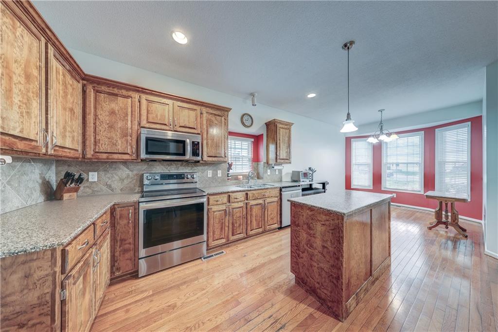 Photo 5 of 1516 NW Primrose Lane