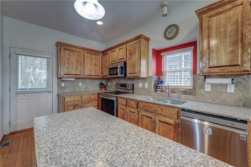 Photo 7 of 1516 NW Primrose Lane