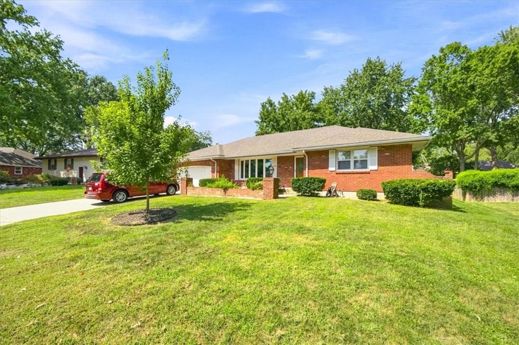 Photo of 1009 SW SUNRISE Drive