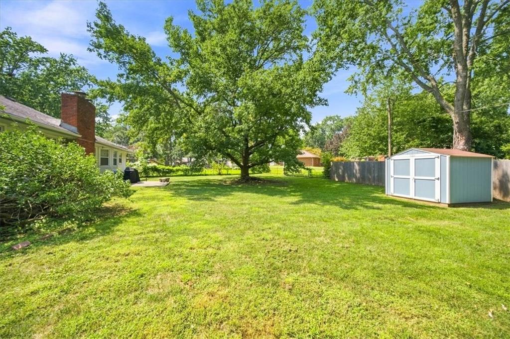 Photo 2 of 1009 SW SUNRISE Drive