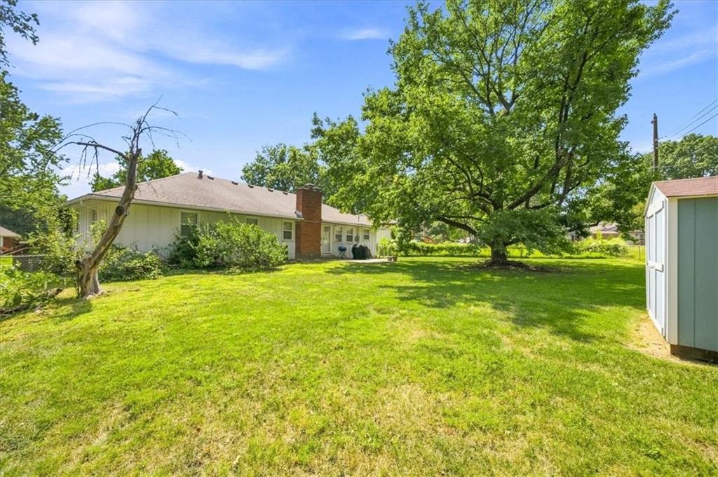 Photo 4 of 1009 SW SUNRISE Drive