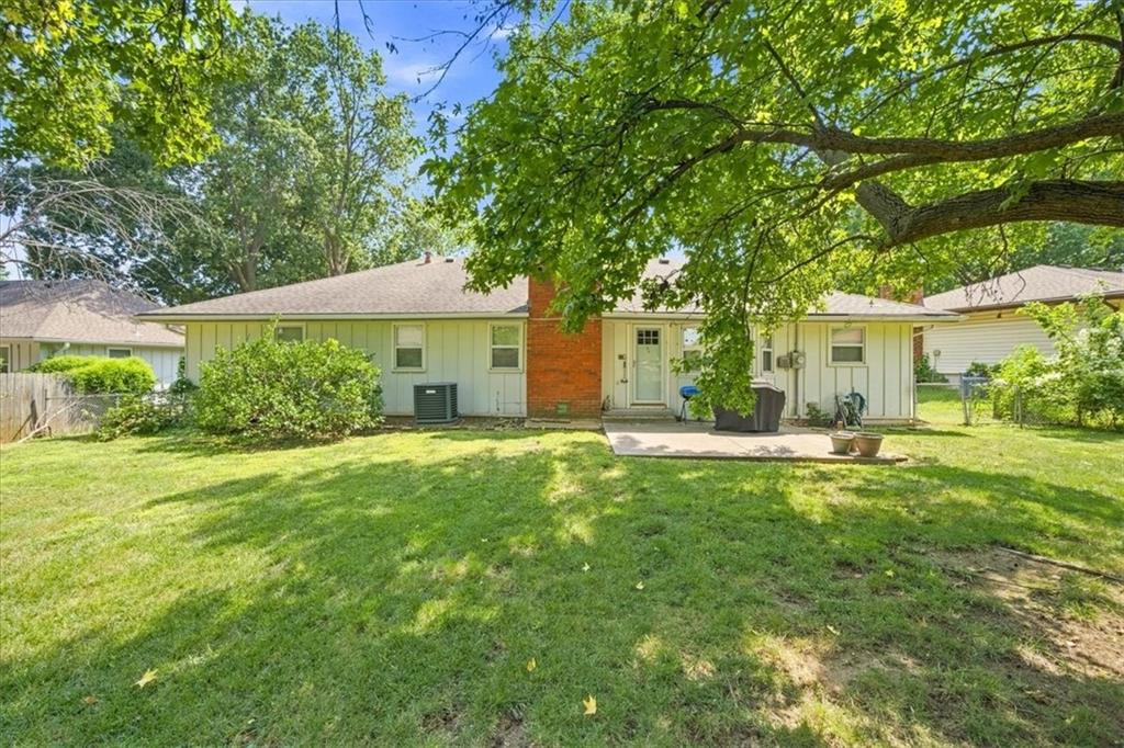 Photo 6 of 1009 SW SUNRISE Drive