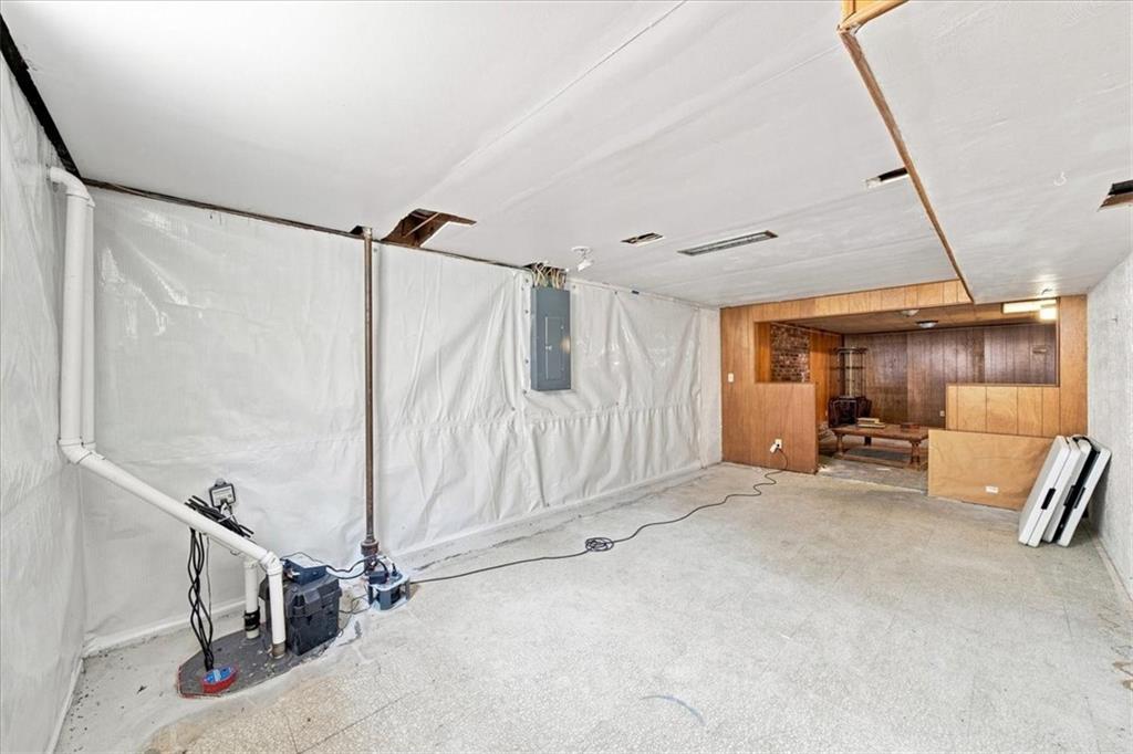 Photo 7 of 1009 SW SUNRISE Drive