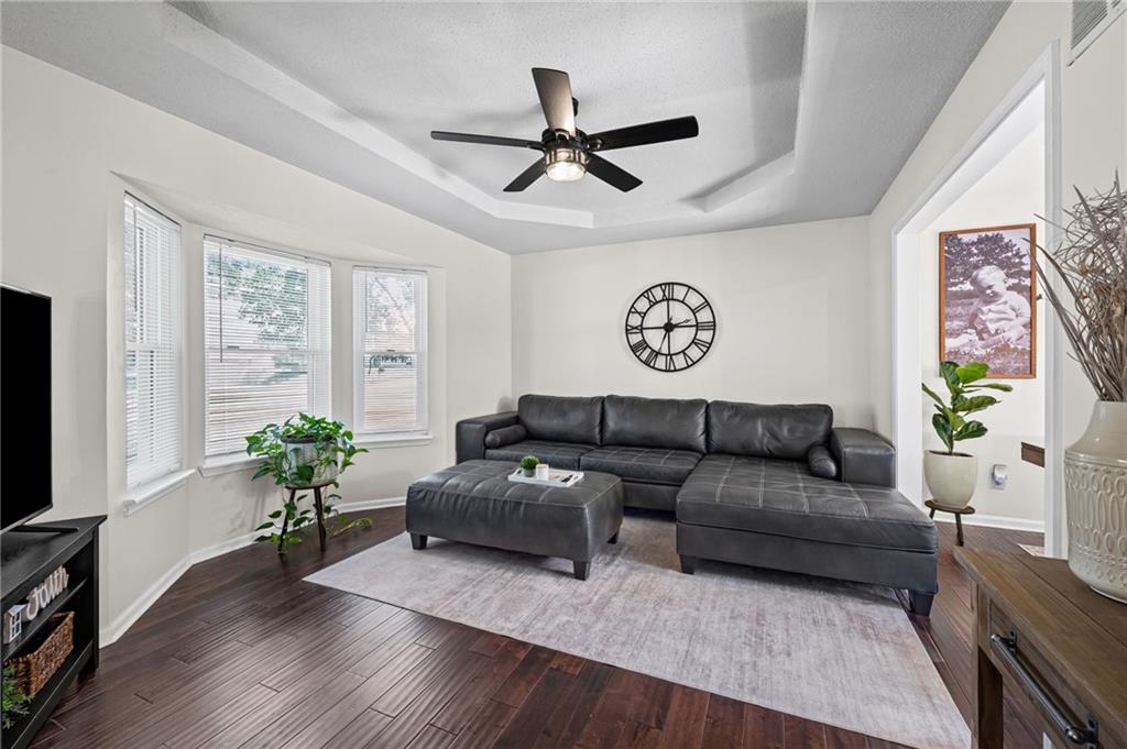 Photo 4 of 8404 N Pomona Avenue