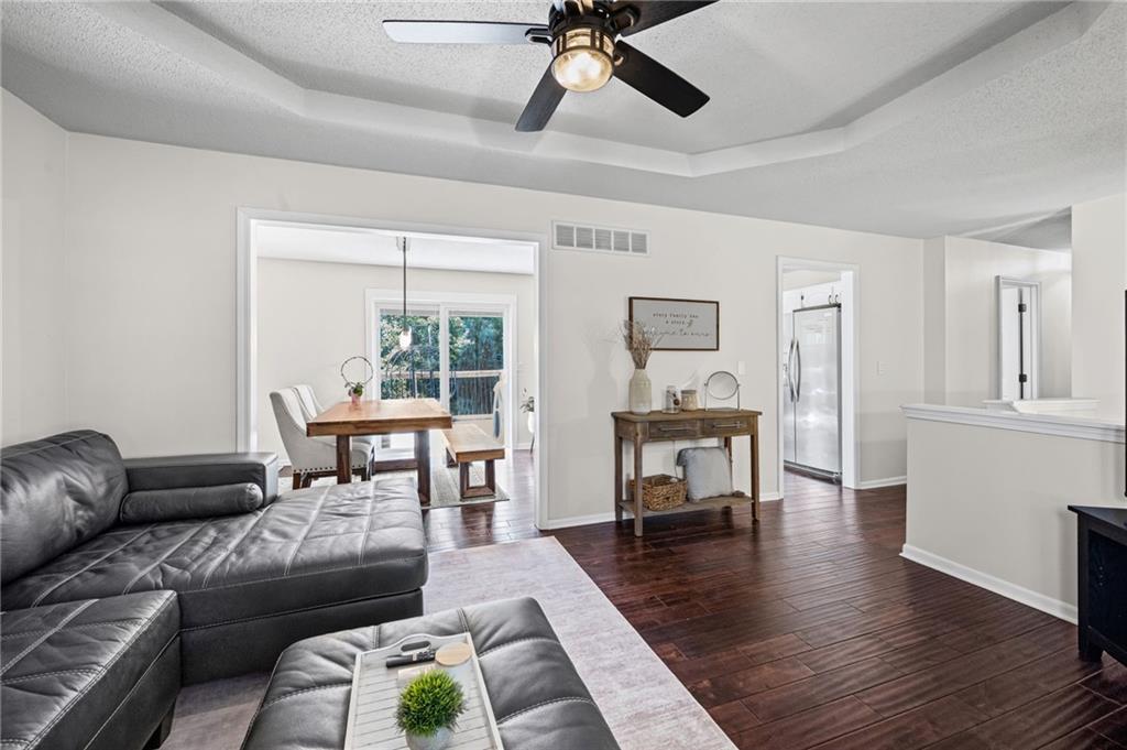 Photo 5 of 8404 N Pomona Avenue