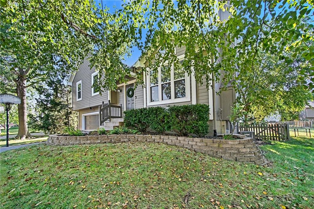 Photo 3 of 16137 S Mahaffie Street