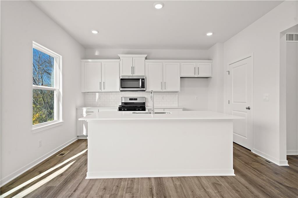 Photo 4 of 10612 N Richmond Avenue