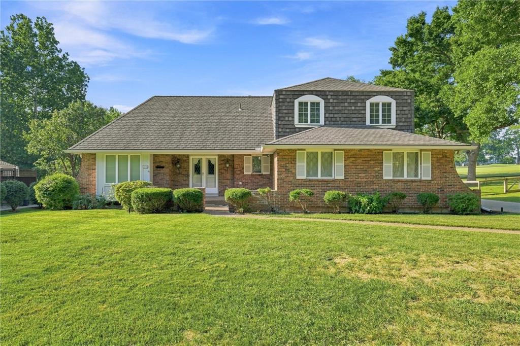 Photo of 508 NW Golfview Drive
