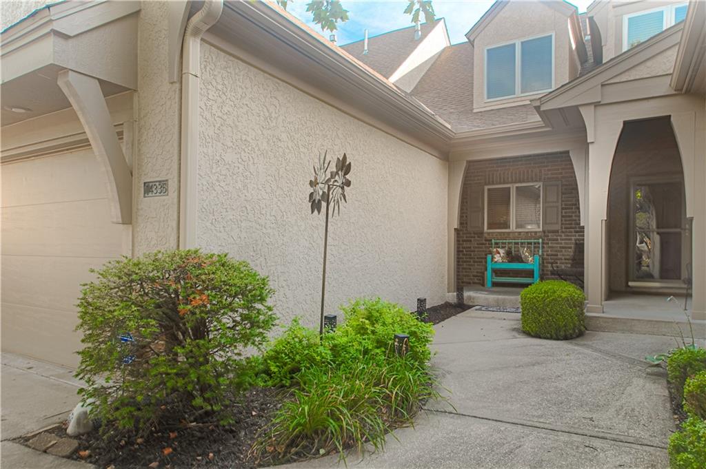 Photo 3 of 14335 Russell Street