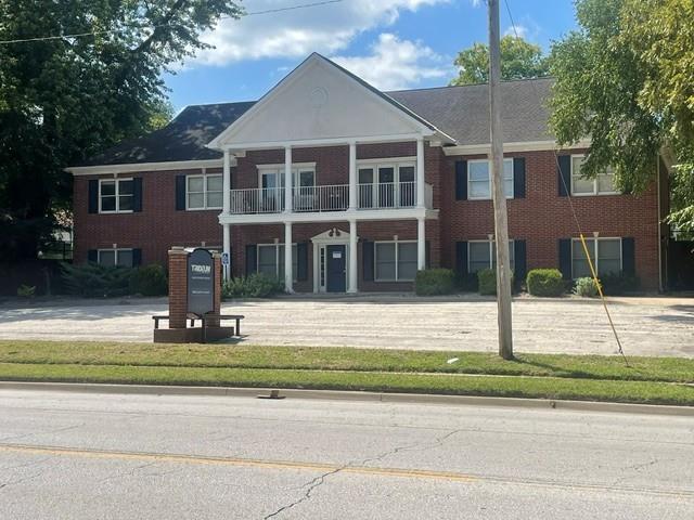 Photo of 1000 S 4th Street