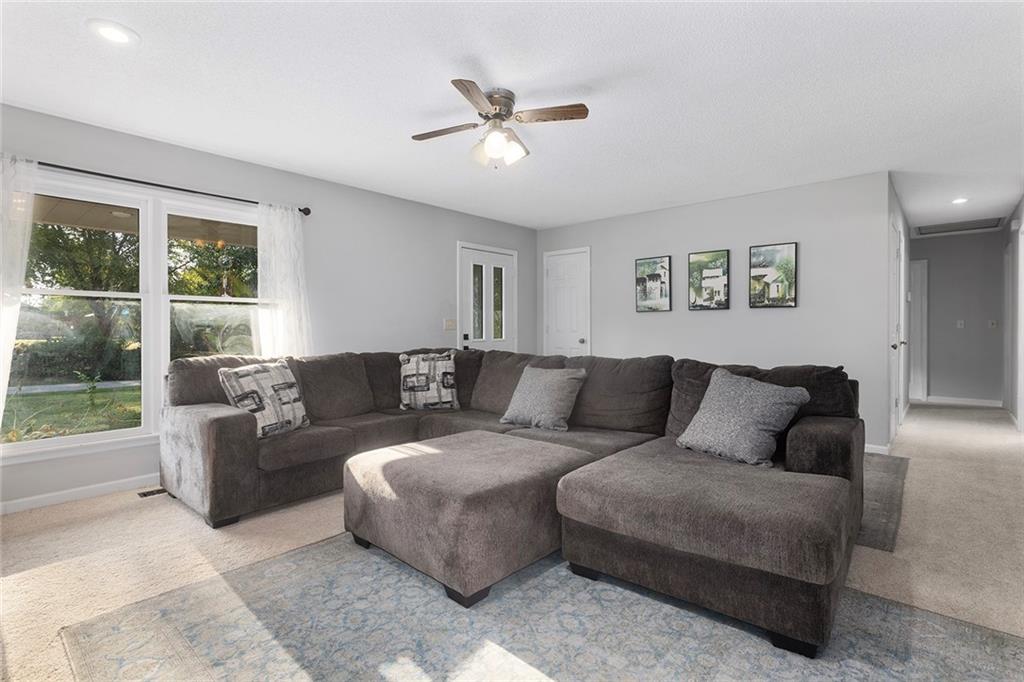 Photo 3 of 1102 S Elm Street
