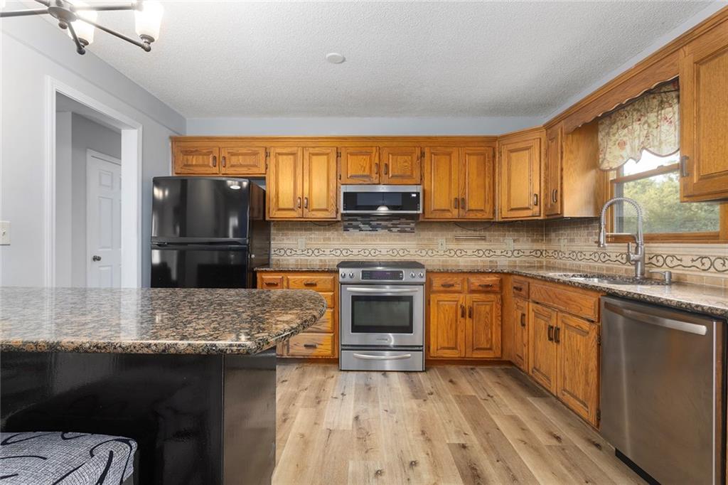 Photo 5 of 1102 S Elm Street