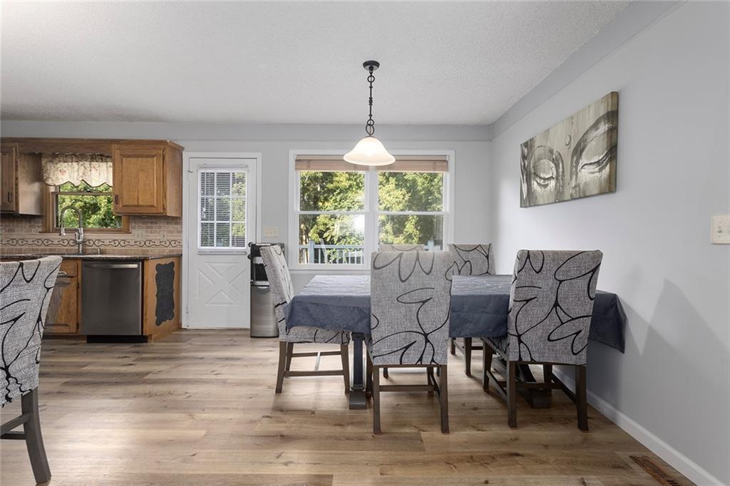 Photo 7 of 1102 S Elm Street