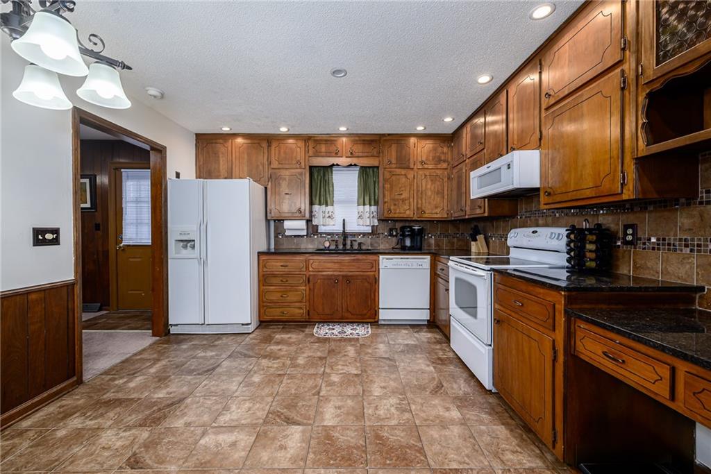 Photo 3 of 8716 Haskell Avenue