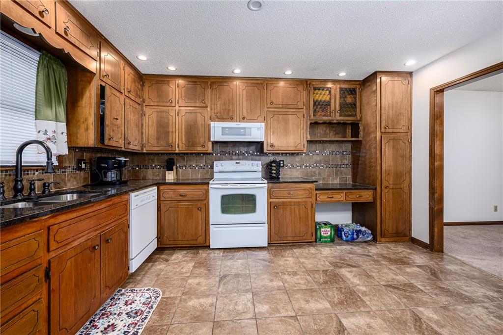 Photo 4 of 8716 Haskell Avenue