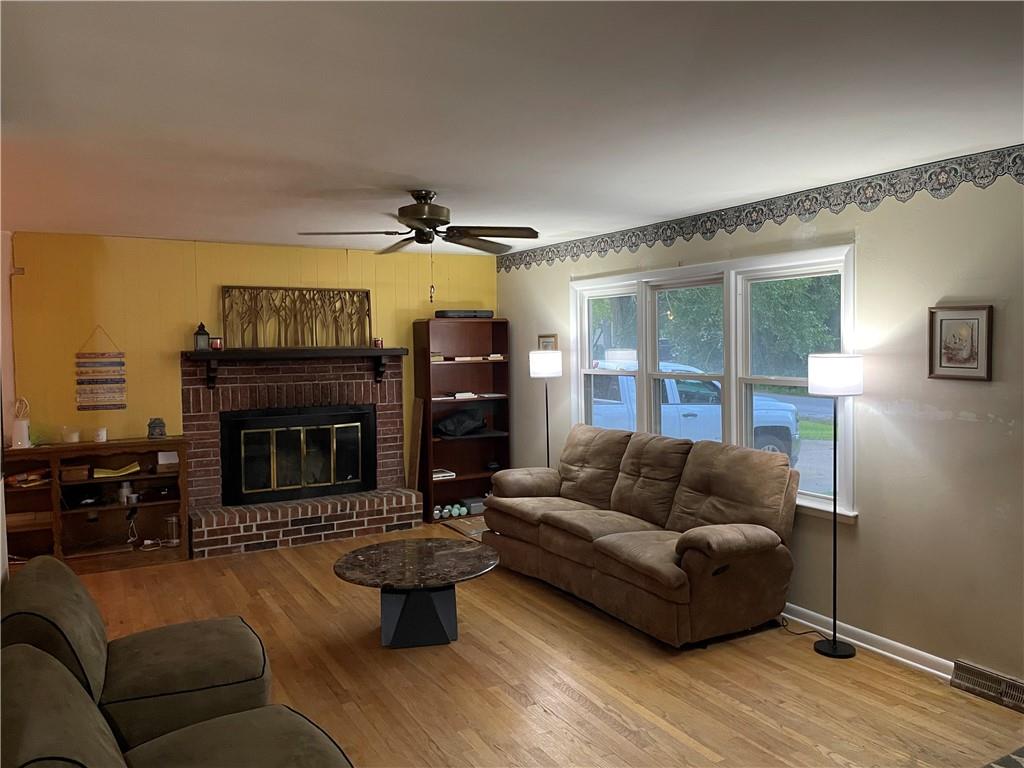 Photo 3 of 205 E Maple Street