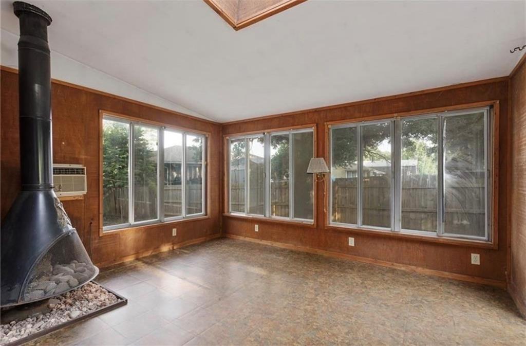 Photo 7 of 205 E Maple Street
