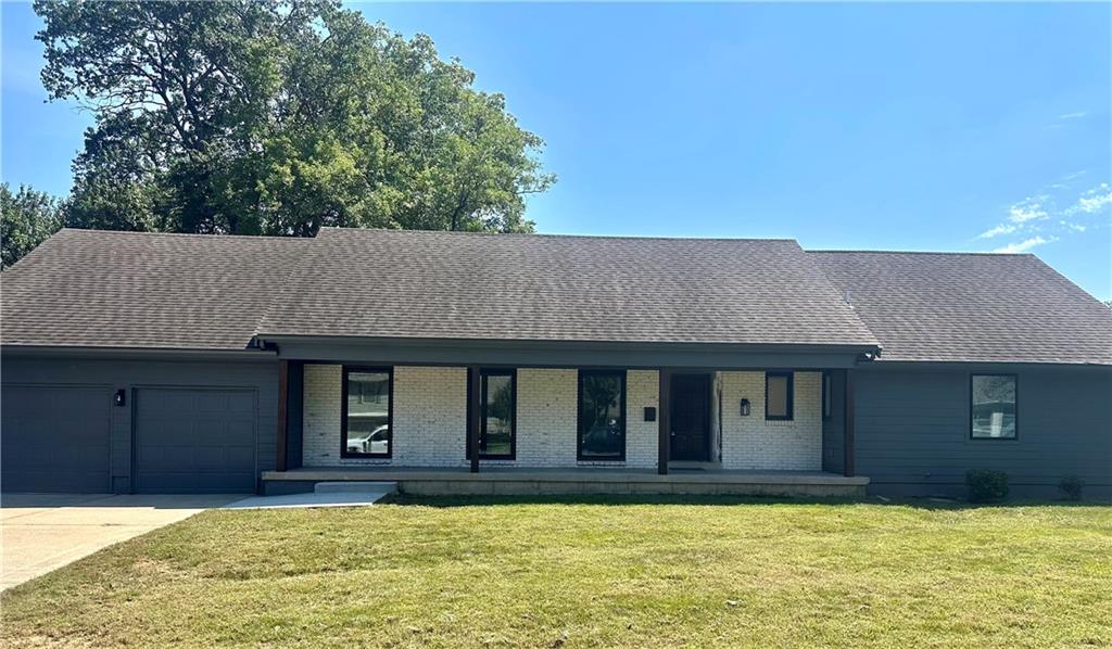 Photo of 6901 W 101st Street in Overland Park, KS