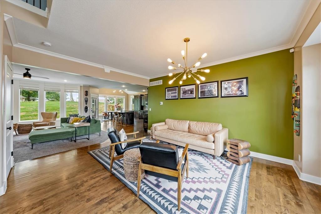 Photo 4 of 12542 Walnut Court