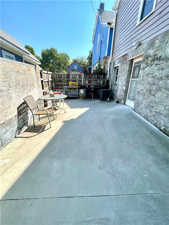 Photo 4 of 902 W 29TH Street