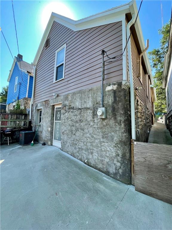 Photo 5 of 902 W 29TH Street