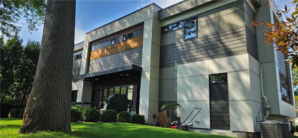 Photo 3 of 3521 W 73rd Street