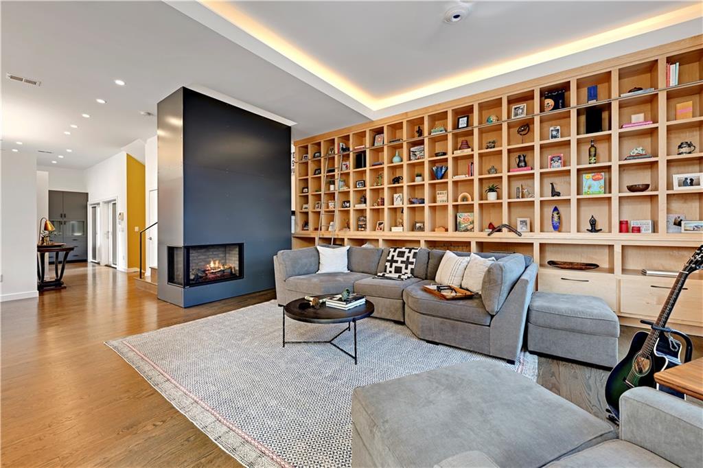 Photo 6 of 5038 Walnut Street