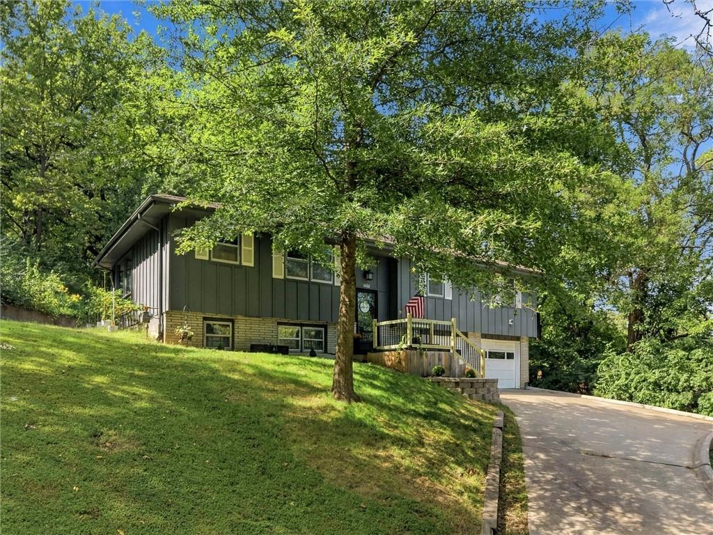 Photo 4 of 1602 Westwood Drive