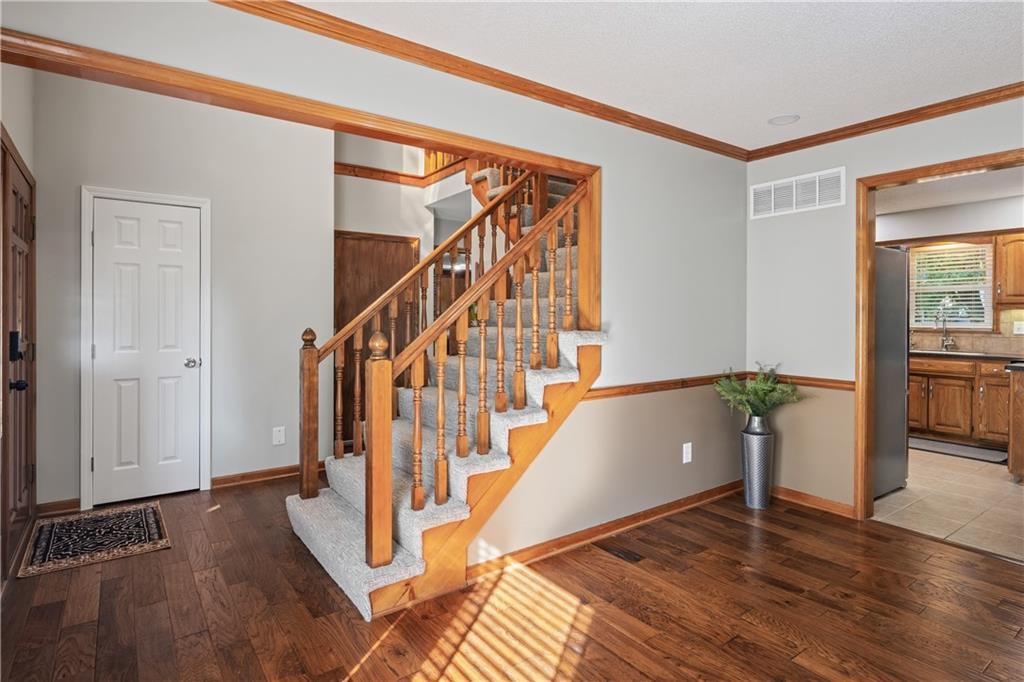 Photo 7 of 1042 E Millview Circle