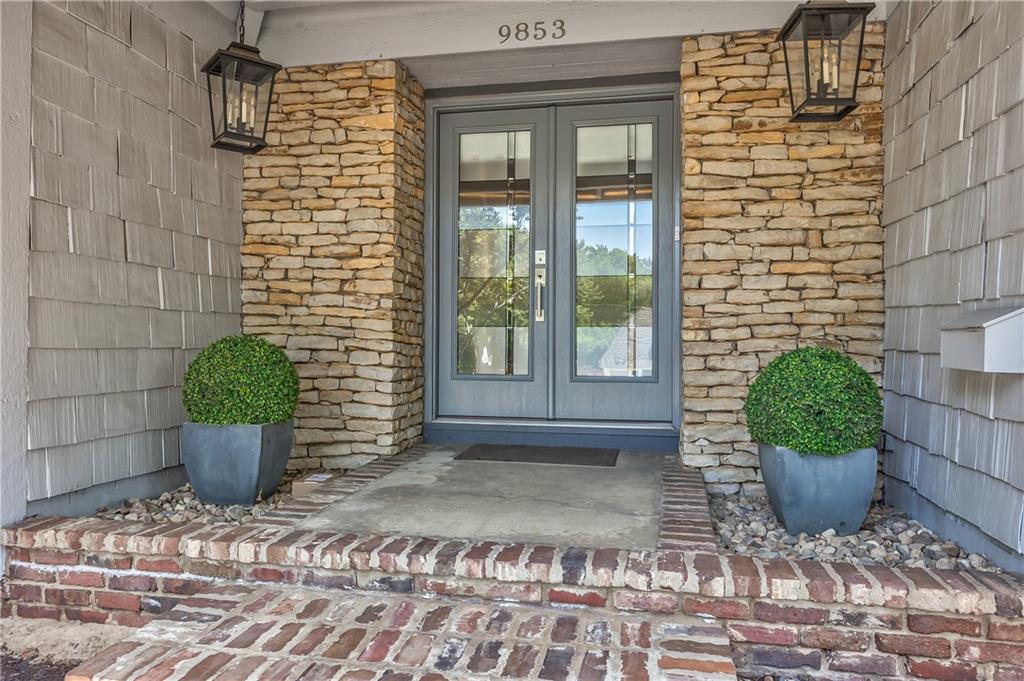 Photo 7 of 9853 Rosewood Drive