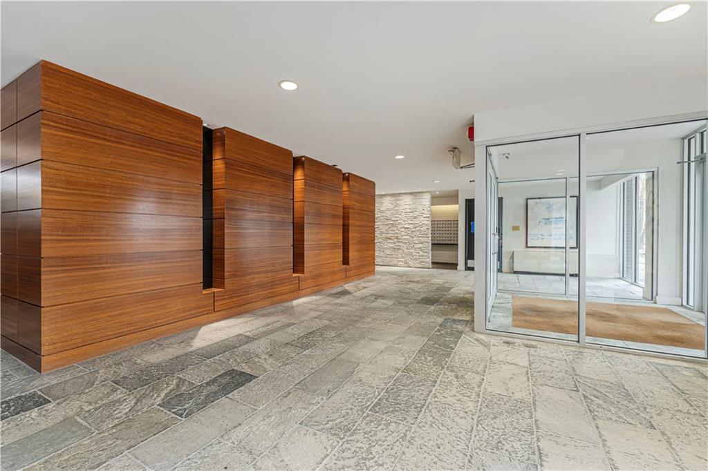 Photo 3 of 600 E 8th Street #4F