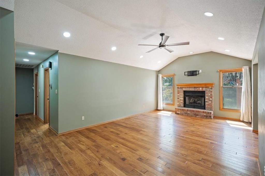 Photo 3 of 1206 SW Eastman Court