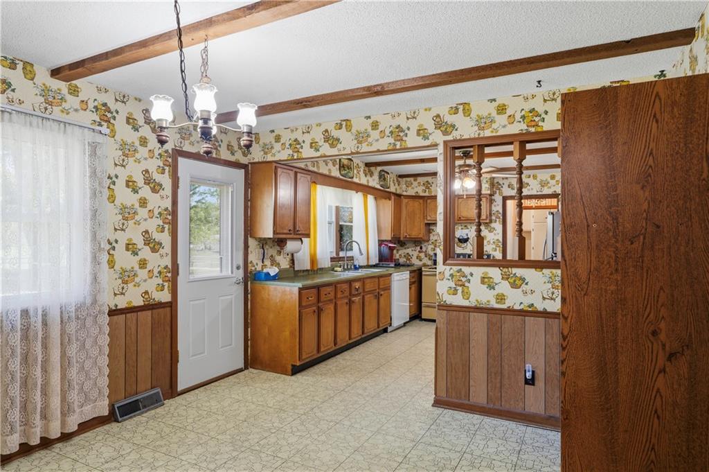 Photo 5 of 16670 Leavenworth Road