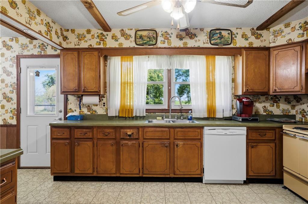 Photo 7 of 16670 Leavenworth Road