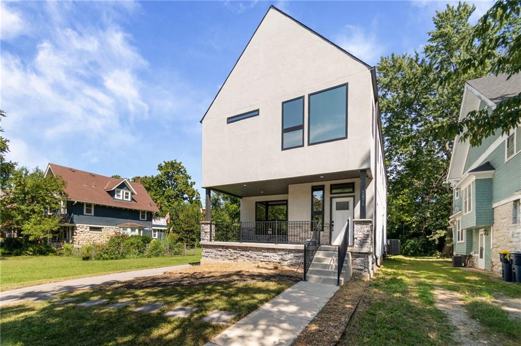Photo 4 of 2829 Harrison Street