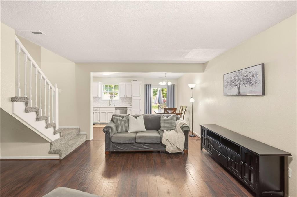 Photo 6 of 1315 SE Broadway Circle