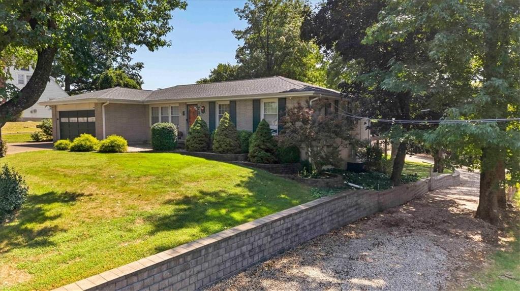 Photo 4 of 734 N Allen Road