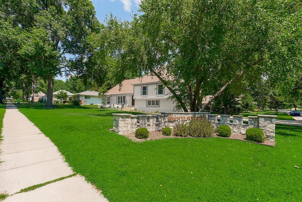 Photo 4 of 9209 Roe Avenue