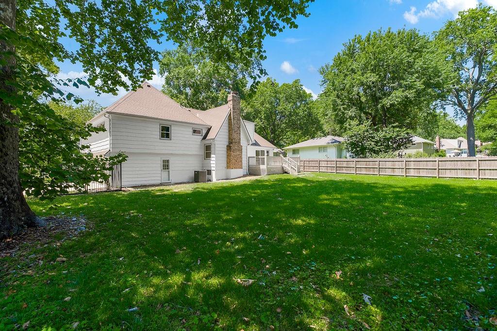 Photo 5 of 9209 Roe Avenue