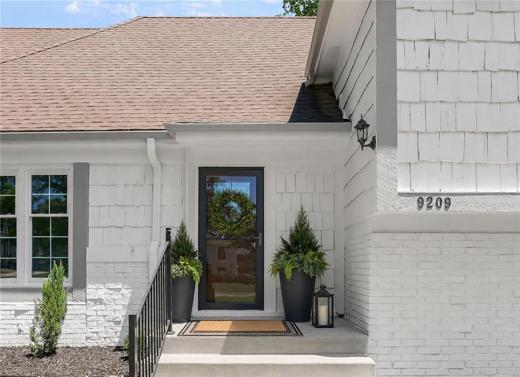 Photo 6 of 9209 Roe Avenue
