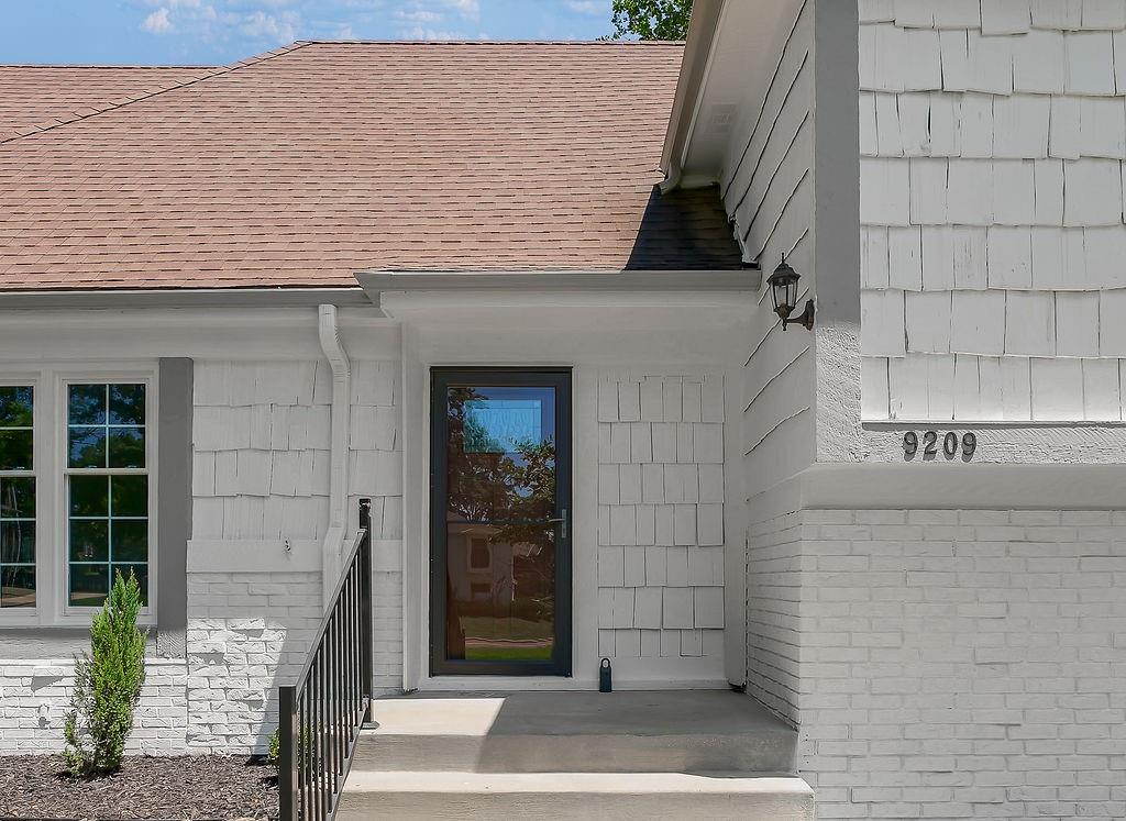 Photo 7 of 9209 Roe Avenue