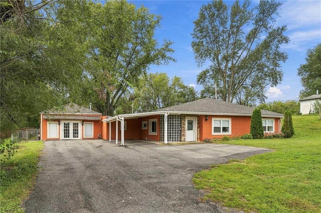 Photo 4 of 6207 Leavenworth Road