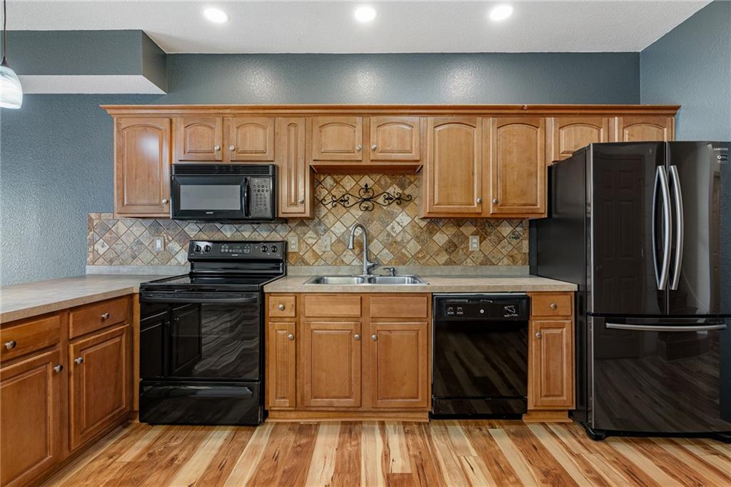 Photo 4 of 844 S Woodson Court
