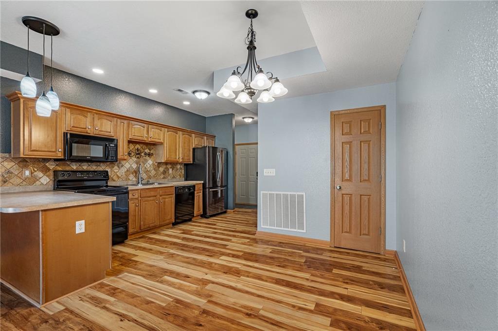 Photo 5 of 844 S Woodson Court