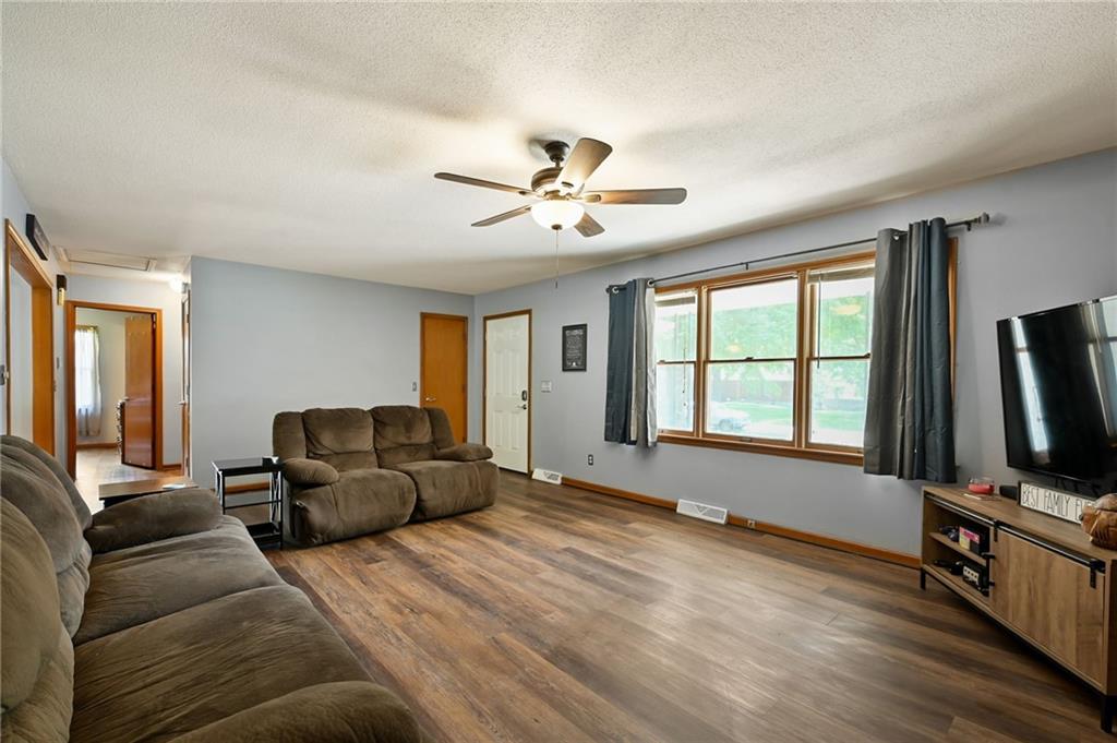 Photo 3 of 503 SW Maple Lane