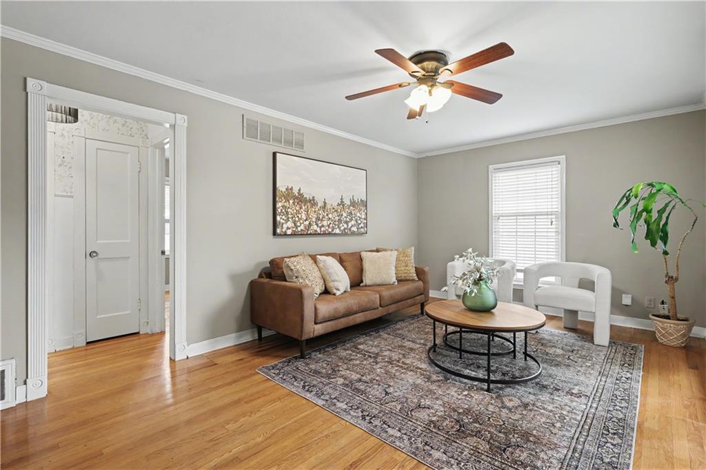 Photo 4 of 5416 W 51 Street